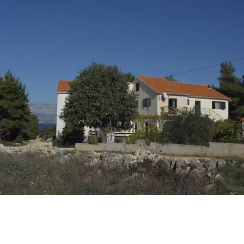 Apartments with a parking space Mirca, Brac - 724