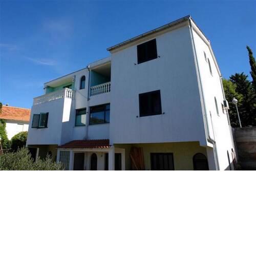 Apartments with a parking space Murter - 18630
