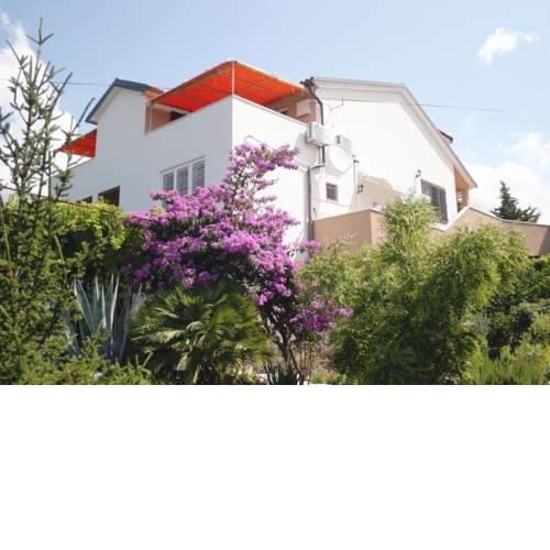 Apartments with a parking space Murter - 5122