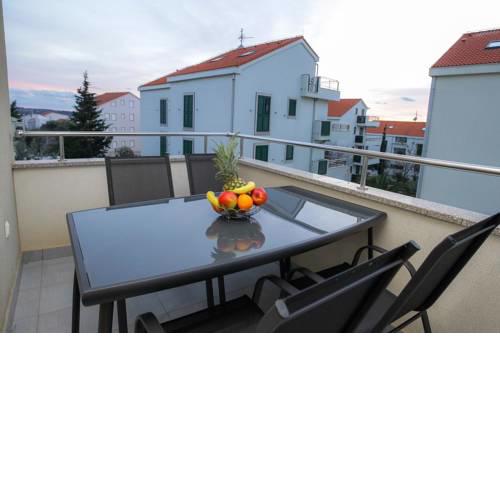 Apartments with a parking space Novalja, Pag - 17364