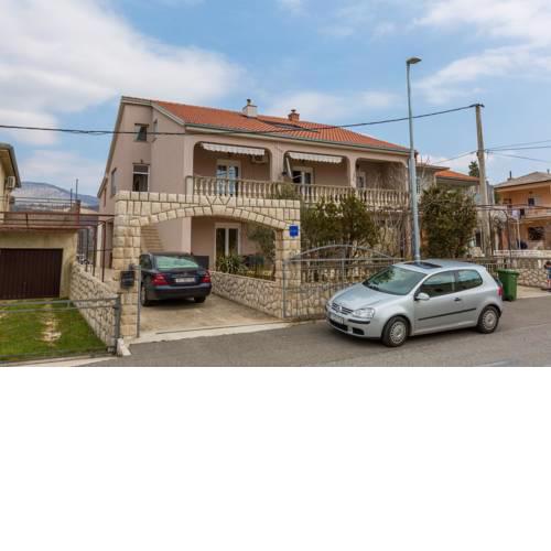 Apartments with a parking space Novi Vinodolski - 17359