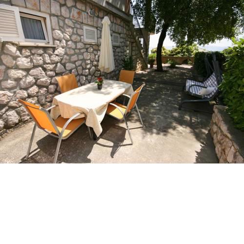 Apartments with a parking space Novi Vinodolski - 5488