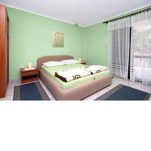 Apartments with a parking space Novi Vinodolski - 5593