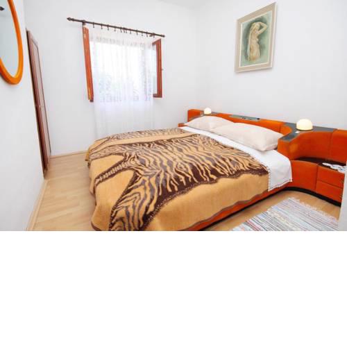 Apartments with a parking space Novi Vinodolski - 5600