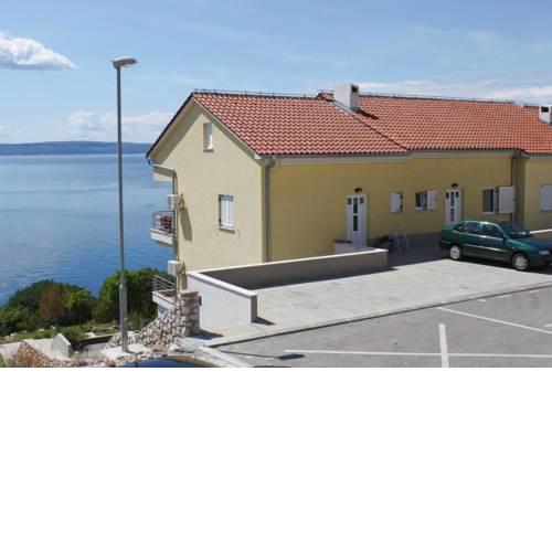 Apartments with a parking space Novi Vinodolski - 7503