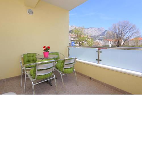 Apartments with a parking space Omis - 10362