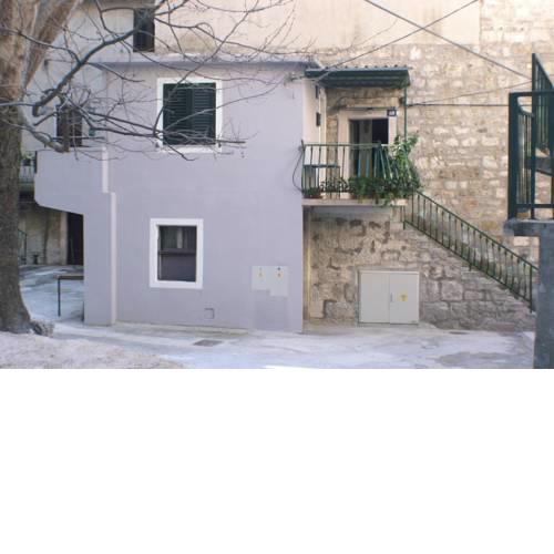 Apartments with a parking space Omis - 4327