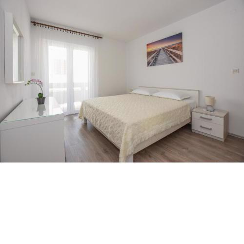 Apartments with a parking space Pag - 18848