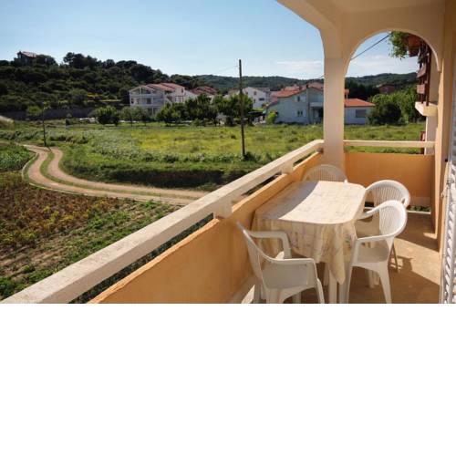 Apartments with a parking space Palit (Rab) - 5008