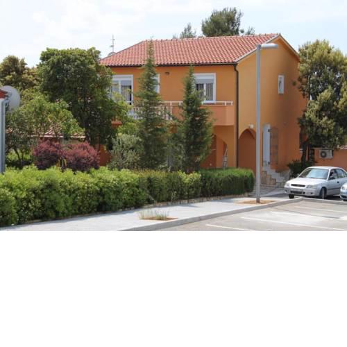 Apartments with a parking space Petrcane, Zadar - 3300