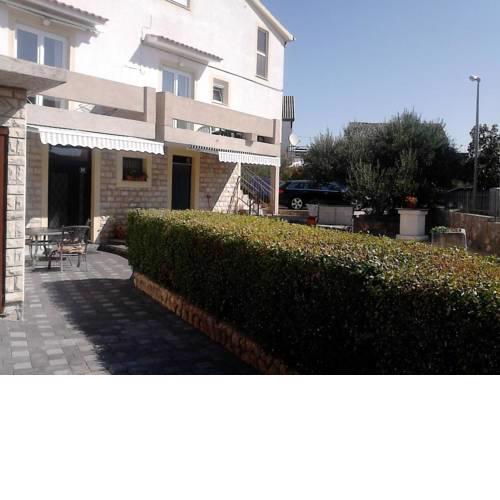 Apartments with a parking space Pirovac, Sibenik - 13201