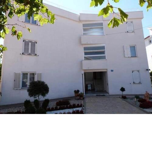 Apartments with a parking space Pirovac, Sibenik - 15320