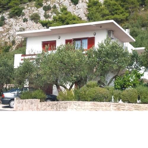 Apartments with a parking space Pisak (Omis) - 11098