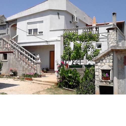 Apartments with a parking space Posedarje, Novigrad - 12190