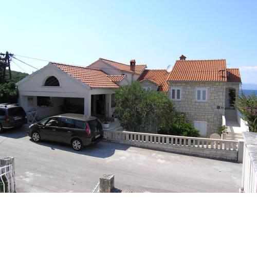 Apartments with a parking space Postira, Brac - 11428