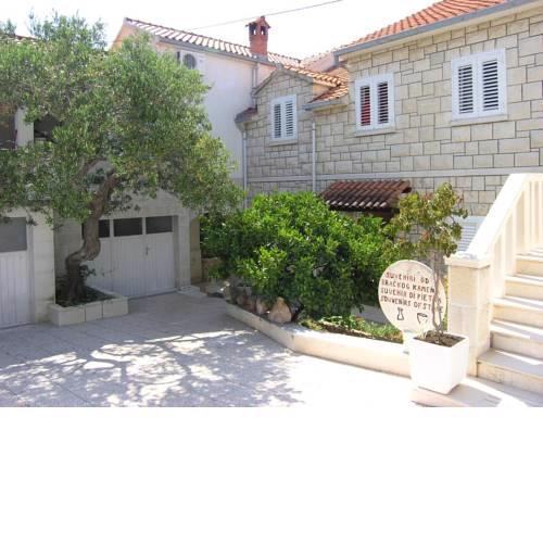 Apartments with a parking space Postira, Brac - 11494