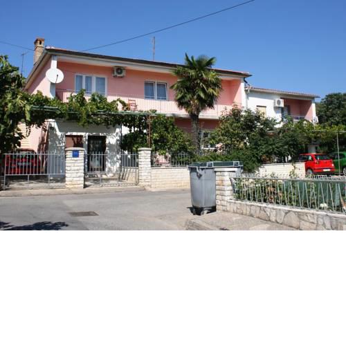 Apartments with a parking space Pula - 6985