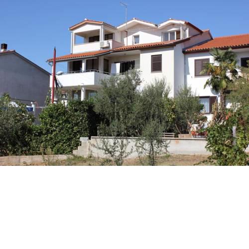 Apartments with a parking space Pula - 7202