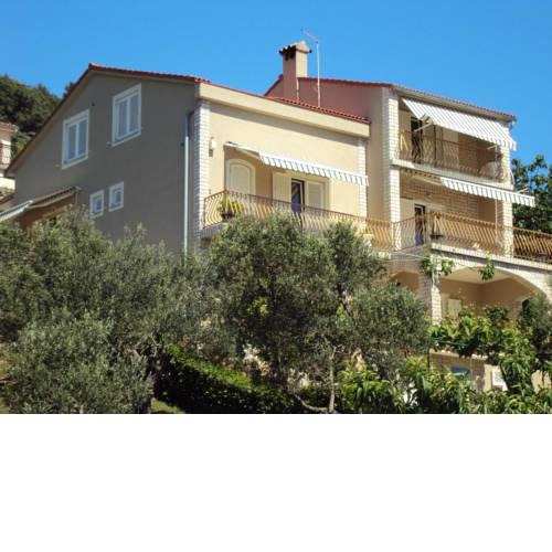 Apartments with a parking space Rab - 14120