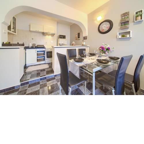 Apartments with a parking space Rijeka - 13976