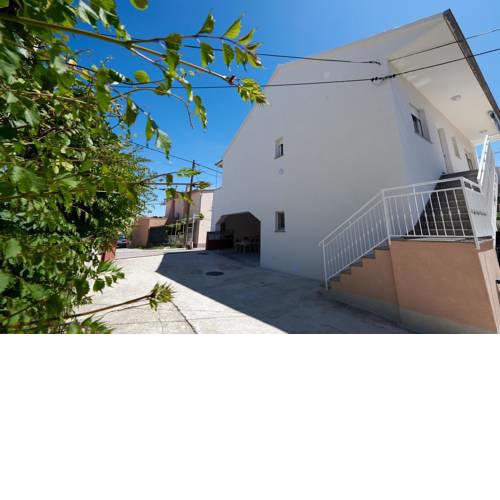 Apartments with a parking space Seget Donji, Trogir - 17755