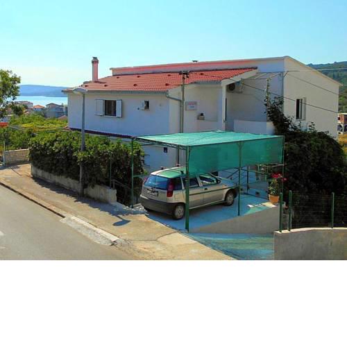 Apartments with a parking space Slatine, Ciovo - 12811
