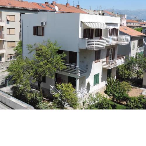 Apartments with a parking space Split - 14538