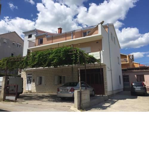 Apartments with a parking space Split - 15207