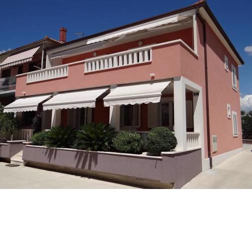 Apartments with a parking space Split - 15433