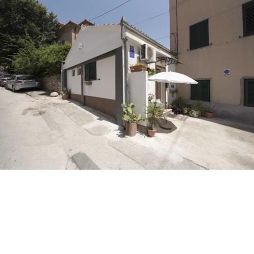 Apartments with a parking space Split - 7564