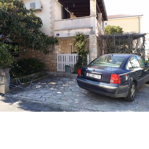 Apartments with a parking space Supetar, Brac - 16445