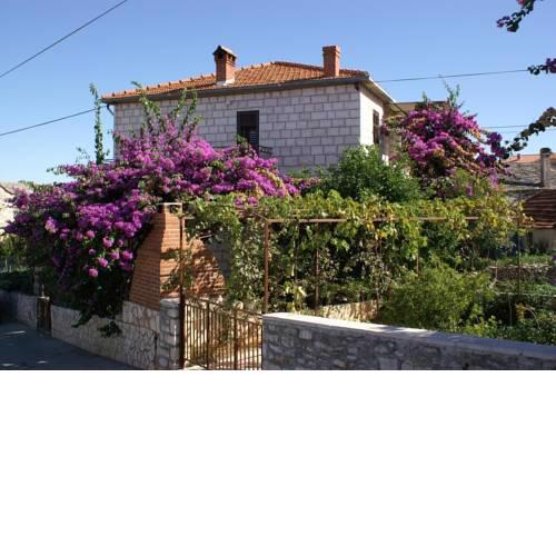 Apartments with a parking space Supetar, Brac - 2840