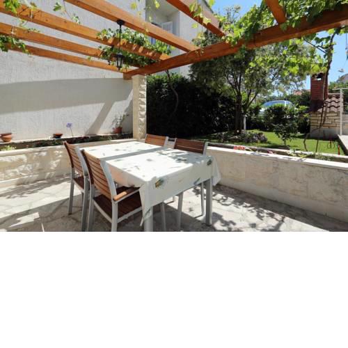 Apartments with a parking space Supetar, Brac - 5385
