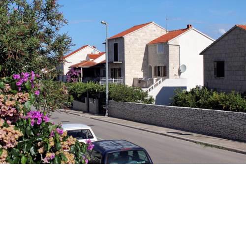 Apartments with a parking space Supetar, Brac - 5612