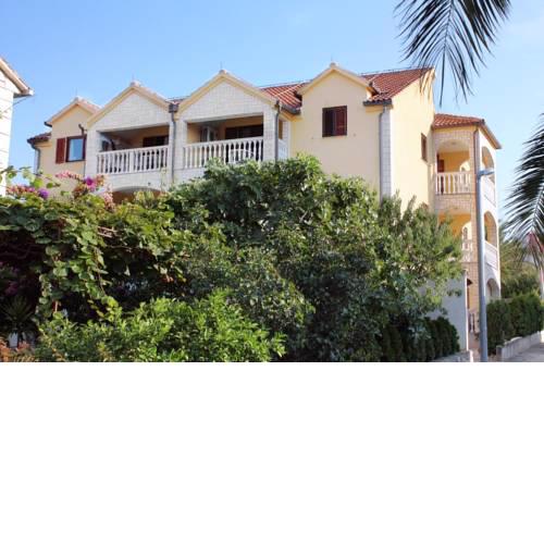 Apartments with a parking space Supetar, Brac - 5663