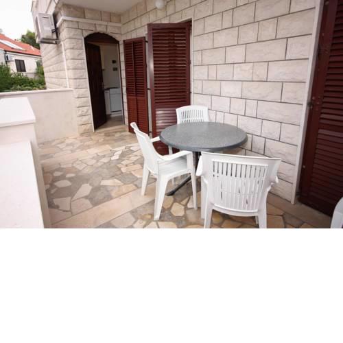 Apartments with a parking space Supetar, Brac - 5670