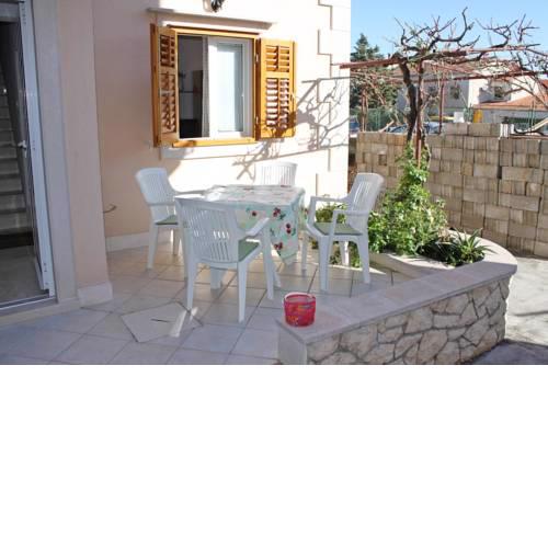 Apartments with a parking space Supetar, Brac - 6037