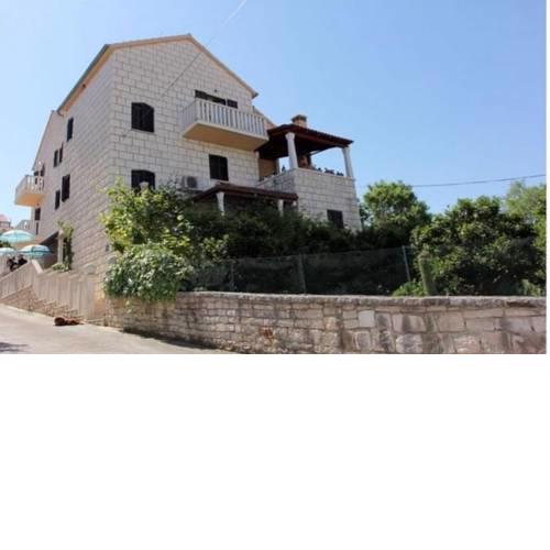 Apartments with a parking space Sutivan, Brac - 17537