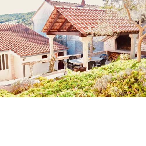 Apartments with a parking space Sutivan, Brac - 5654