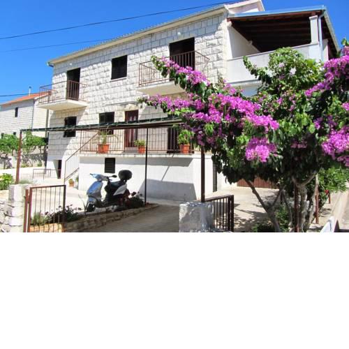 Apartments with a parking space Sutivan, Brac - 744