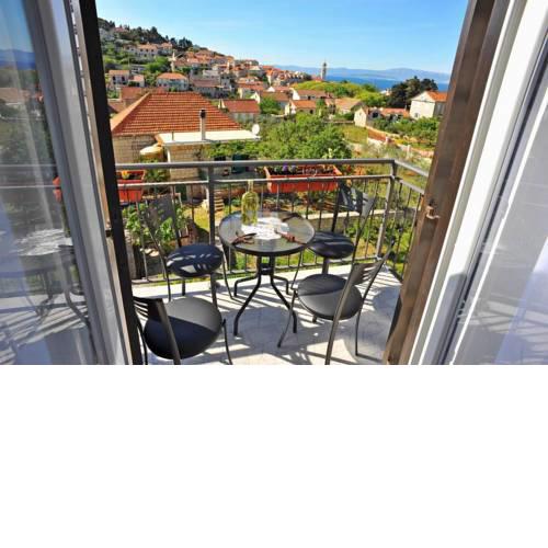Apartments with a parking space Sutivan, Brac - 752