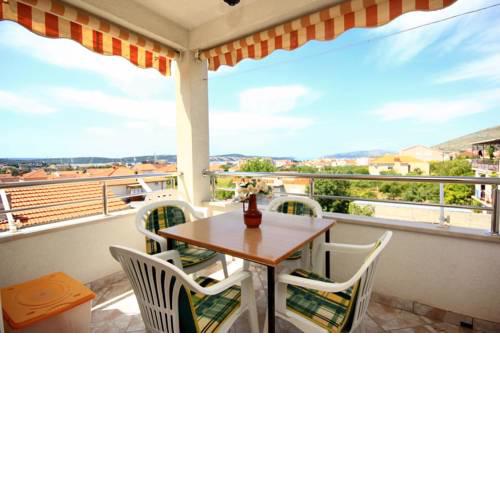 Apartments with a parking space Trogir - 10262