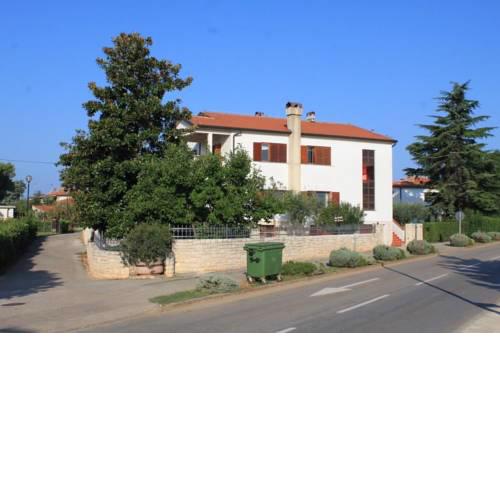 Apartments with a parking space Umag - 7125