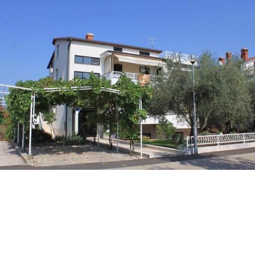 Apartments with a parking space Umag - 7172