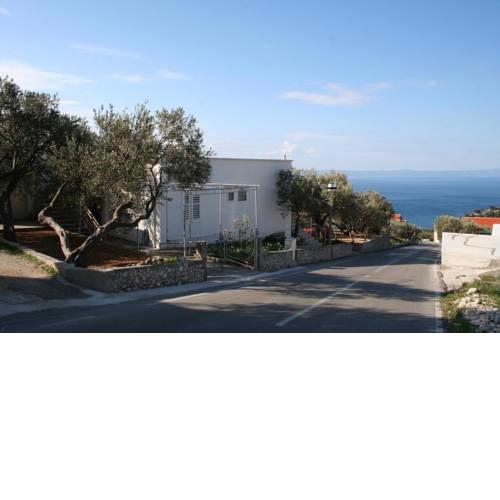 Apartments with a parking space Makarska - 2598