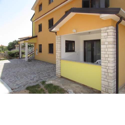 Apartments with a parking space Vilanija, Umag - 17240