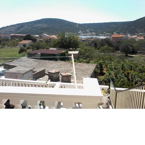 Apartments with a parking space Vinisce, Trogir - 12248