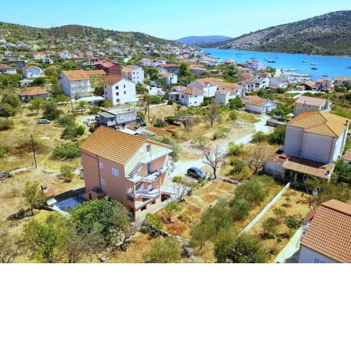 Apartments with a parking space Vinisce, Trogir - 12676