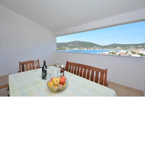 Apartments with a parking space Vinisce, Trogir - 14407