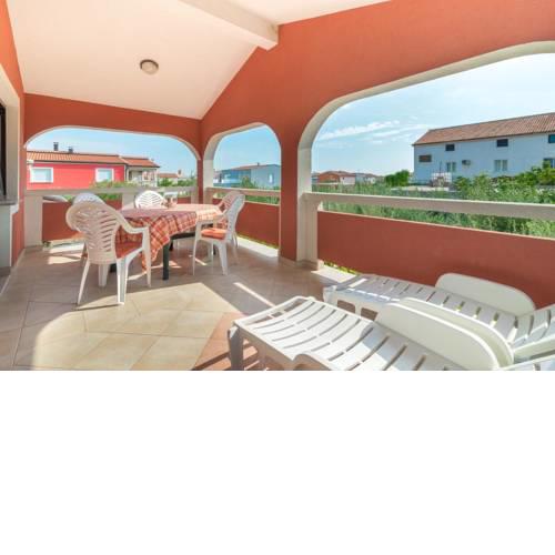 Apartments with a parking space Vir - 16768